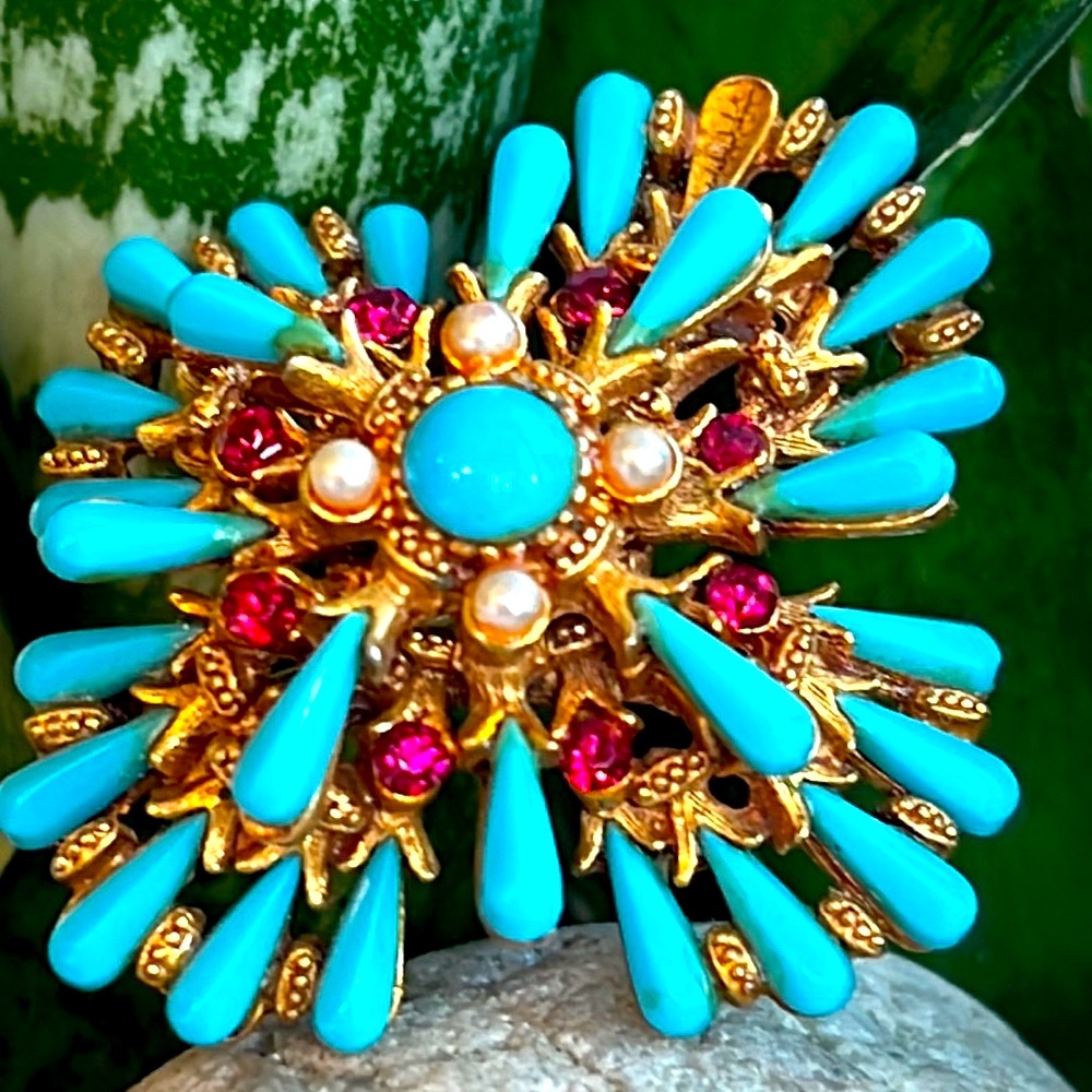 Har vintage turquoise and ruby pin